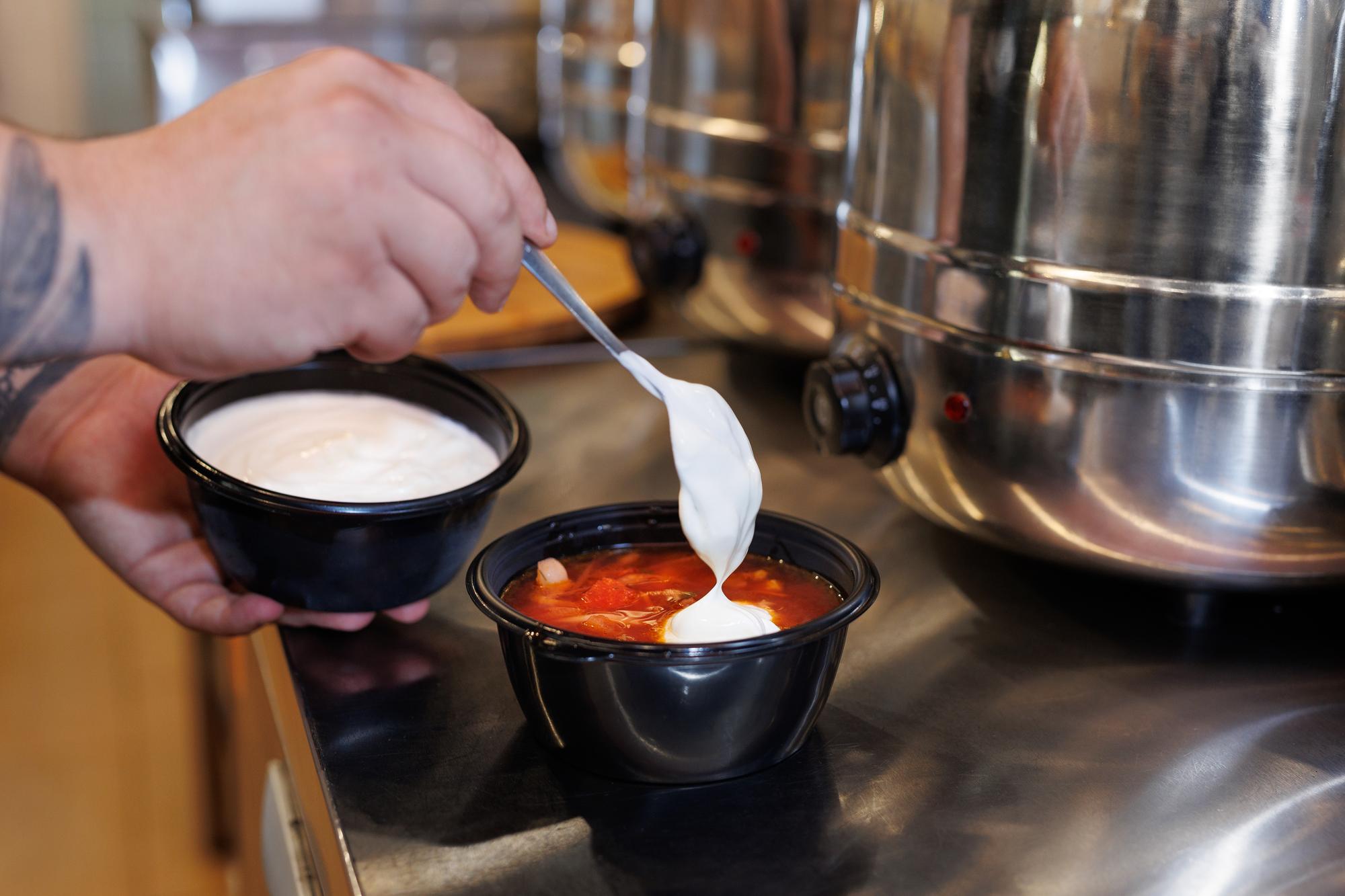 Dettaglio di una salsa in pentola